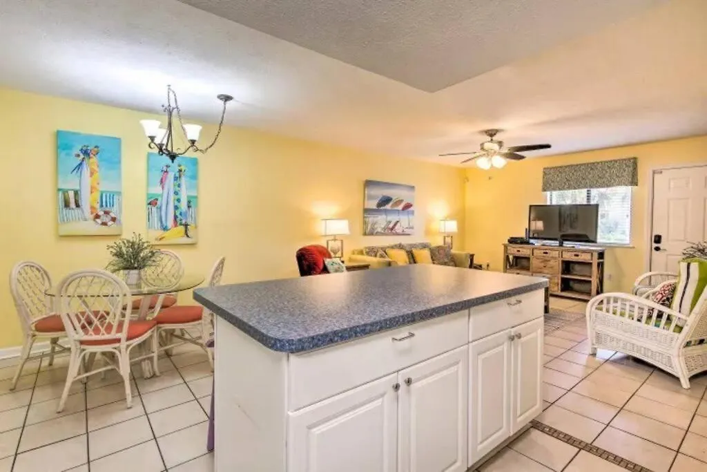 Cozy 2-Bedroom Townhouse W/ Pool And Golf Cart Panama City Beach