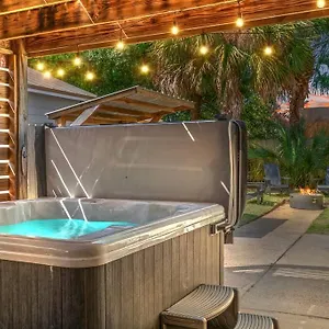  Holiday home Seaside Serenity: Coastal Beach With Outdoor Living